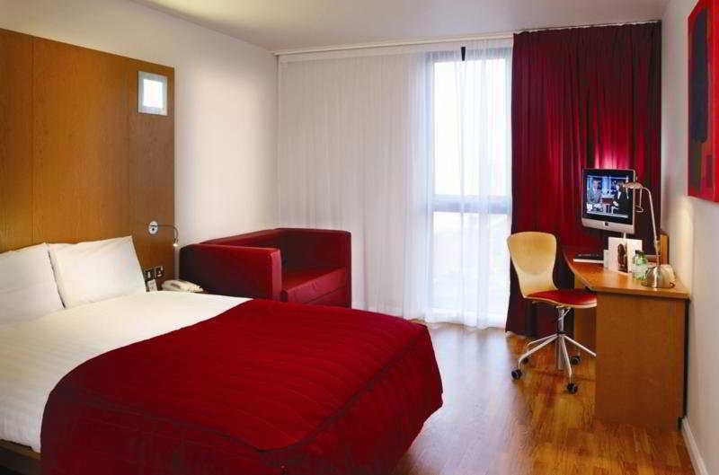 B&B Hotel Инвернесс Экстерьер фото